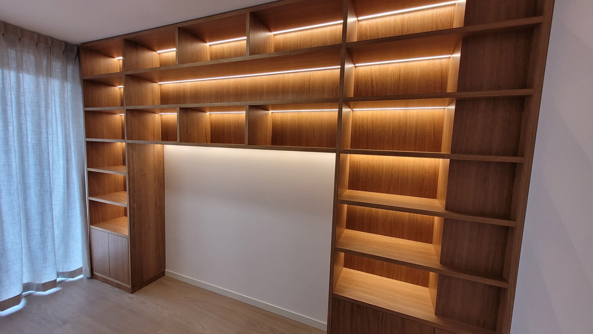 Luxe maatwerk boekenkast Luxe maatwerk boekenkast